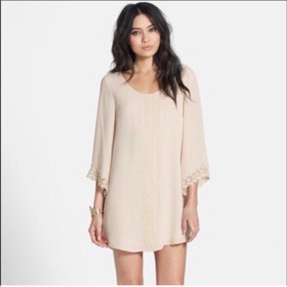 ASTR Size M Dress Beige Lace Trim Shift Scoop Neck Chiffon Bell Sleeve Oversized